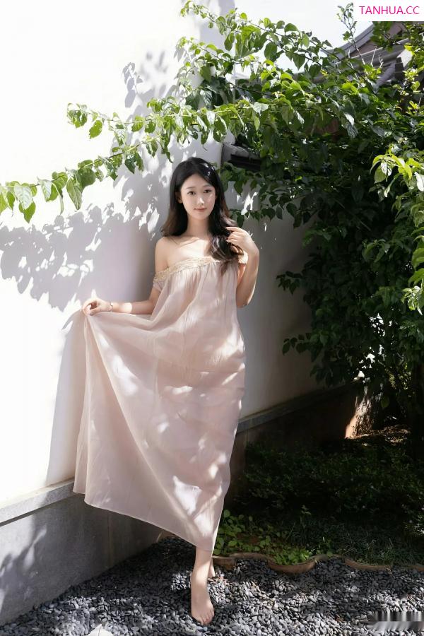 唐安琪  [XiuRen]高清写真图 2025.08.04 No.10619 唐安琪 浅色薄纱第51张图片